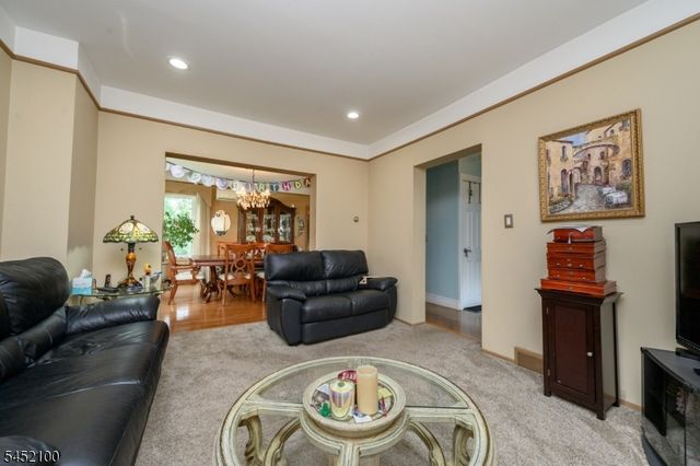 147 Claremont Ave, Verona Twp., NJ 07044