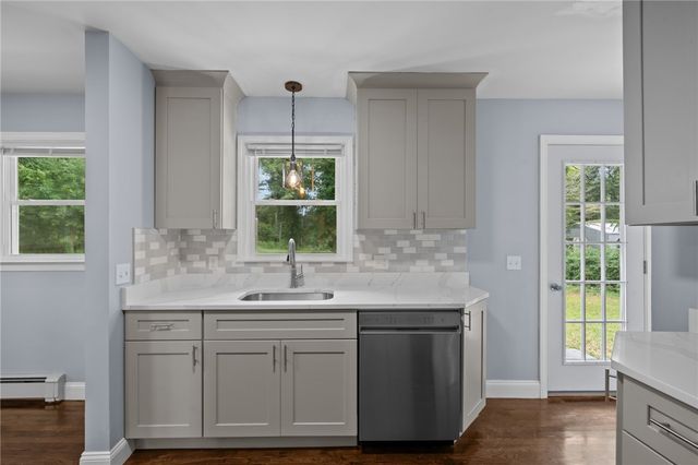 126 Alton Bradford Road, Hopkinton, RI 02808