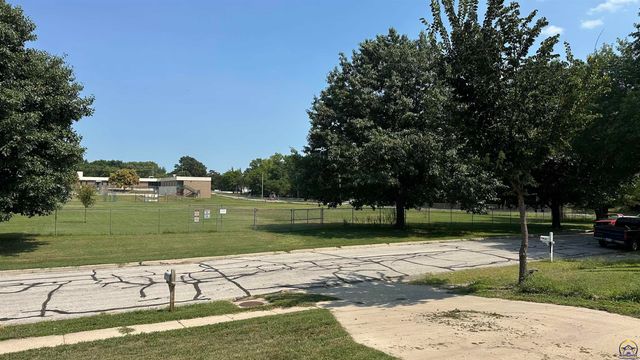 517 S Cottonwood ST, Emporia, KS 66801