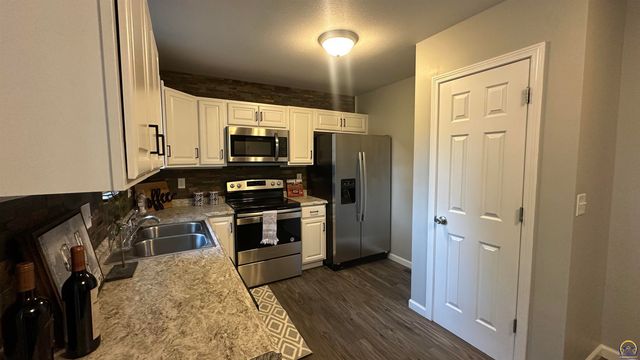 517 S Cottonwood ST, Emporia, KS 66801