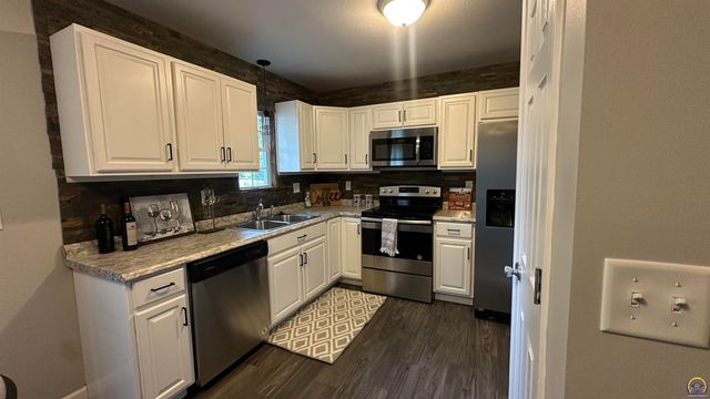 517 S Cottonwood ST, Emporia, KS 66801