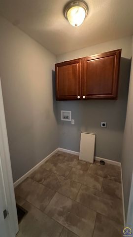 517 S Cottonwood ST, Emporia, KS 66801