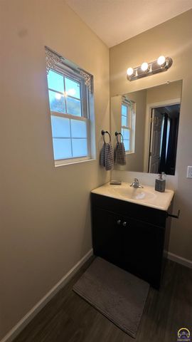 517 S Cottonwood ST, Emporia, KS 66801