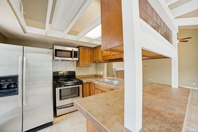 8633 Datapoint Dr Apt 204, San Antonio, TX 78229