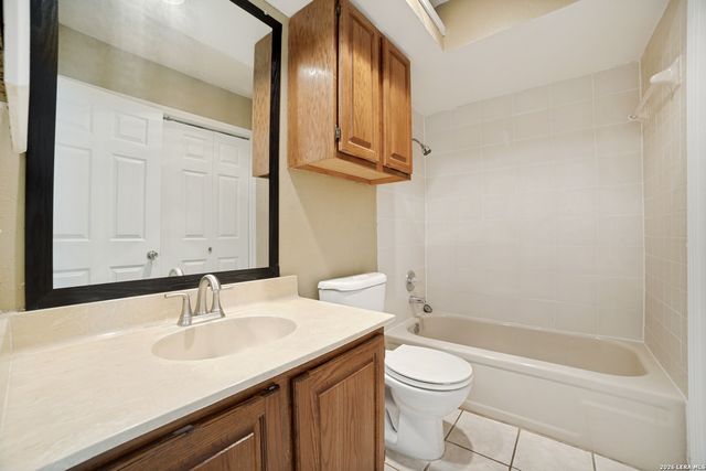 8633 Datapoint Dr Apt 204, San Antonio, TX 78229