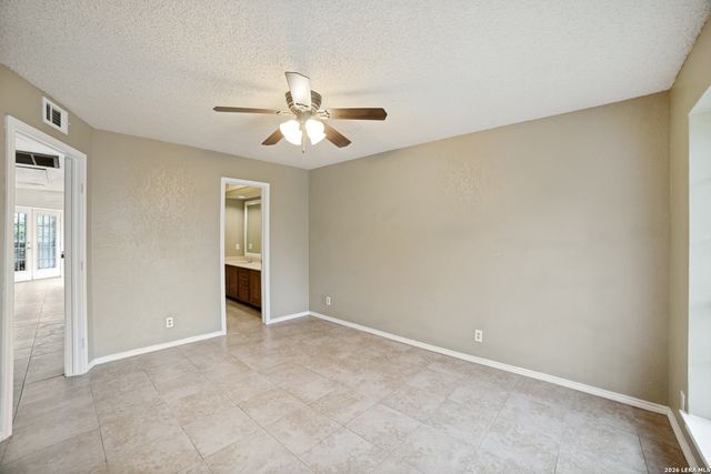 8633 Datapoint Dr Apt 204, San Antonio, TX 78229