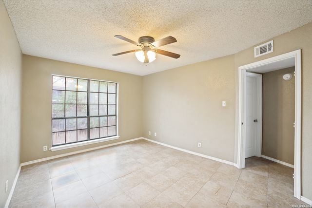 8633 Datapoint Dr Apt 204, San Antonio, TX 78229