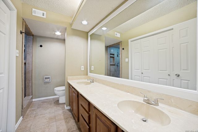 8633 Datapoint Dr Apt 204, San Antonio, TX 78229