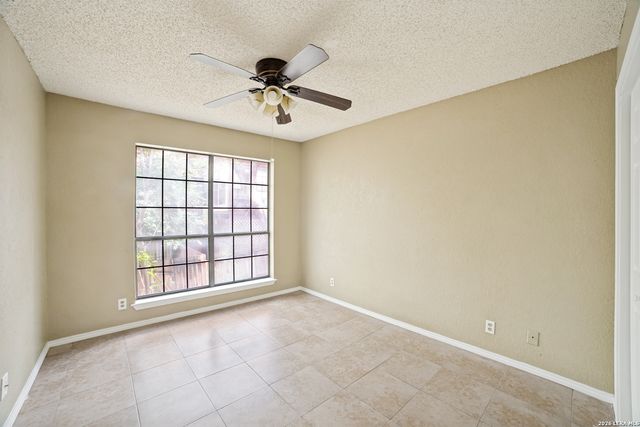 8633 Datapoint Dr Apt 204, San Antonio, TX 78229