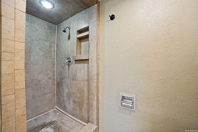 8633 Datapoint Dr Apt 204, San Antonio, TX 78229