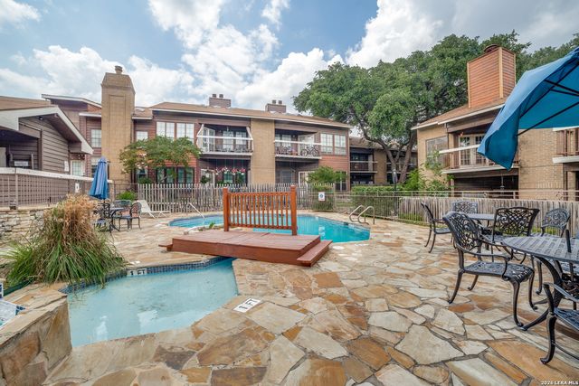 8633 Datapoint Dr Apt 204, San Antonio, TX 78229