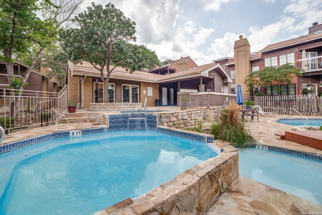 8633 Datapoint Dr Apt 204, San Antonio, TX 78229