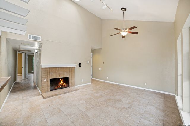 8633 Datapoint Dr Apt 204, San Antonio, TX 78229