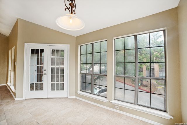8633 Datapoint Dr Apt 204, San Antonio, TX 78229