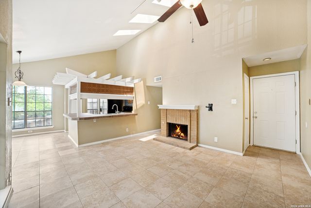 8633 Datapoint Dr Apt 204, San Antonio, TX 78229