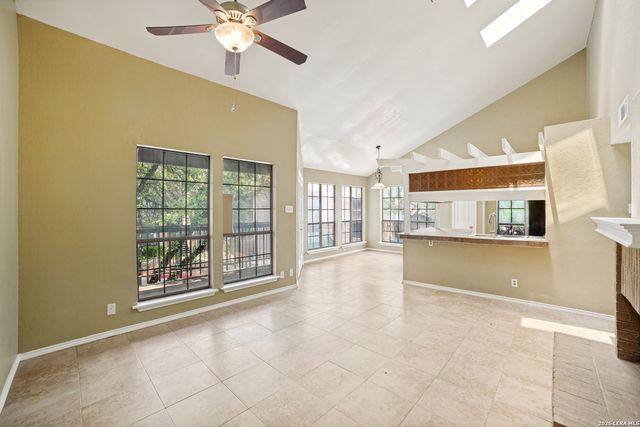 8633 Datapoint Dr Apt 204, San Antonio, TX 78229