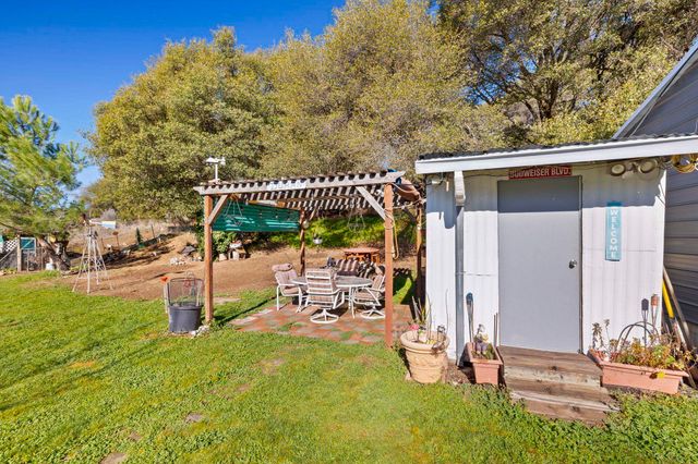 11991 Black Dr, Big Oak Flat, CA 95305