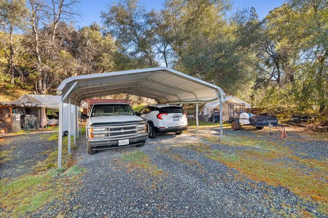 11991 Black Dr, Big Oak Flat, CA 95305