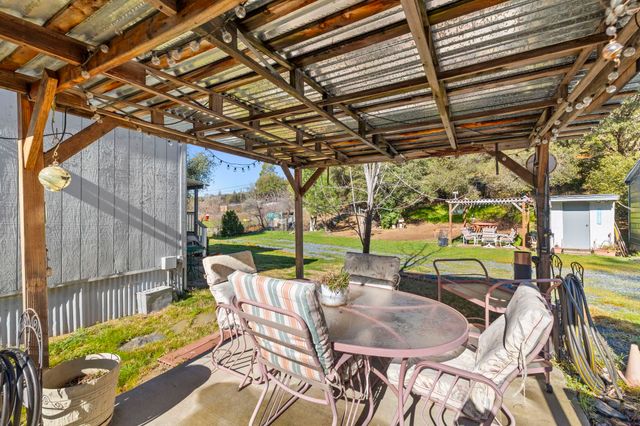 11991 Black Dr, Big Oak Flat, CA 95305