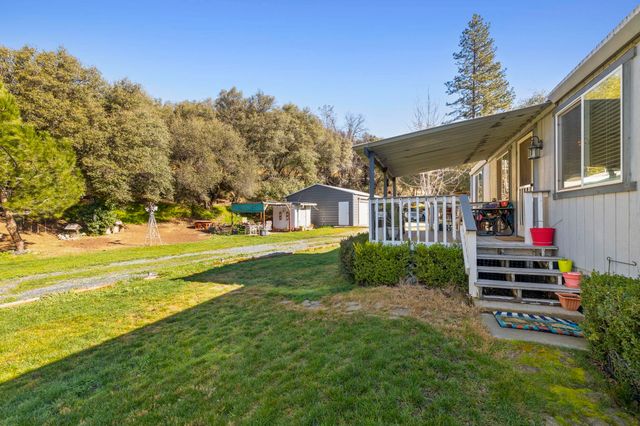 11991 Black Dr, Big Oak Flat, CA 95305