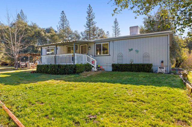 11991 Black Dr, Big Oak Flat, CA 95305