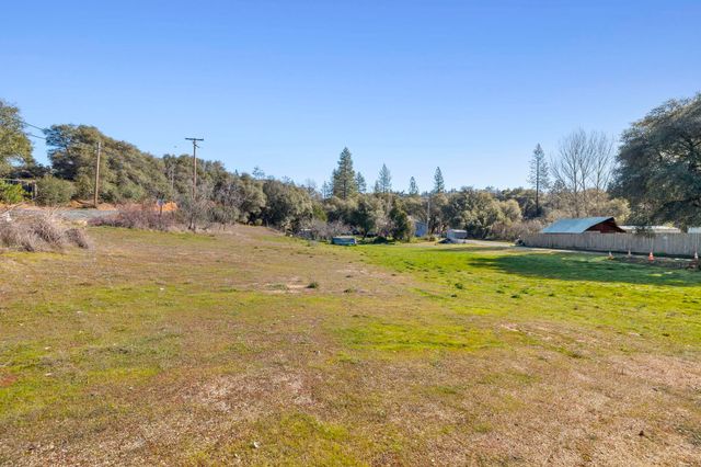 11991 Black Dr, Big Oak Flat, CA 95305