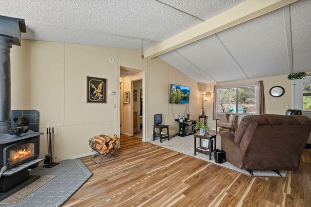 11991 Black Dr, Big Oak Flat, CA 95305