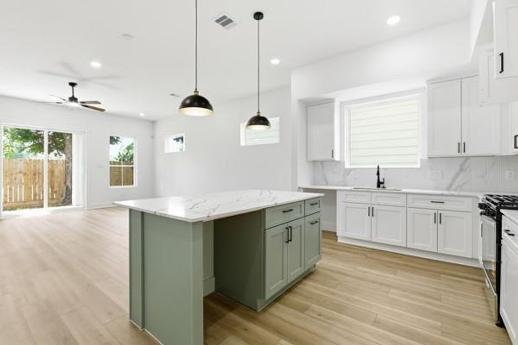 106 Luetta Street, Houston, TX 77076