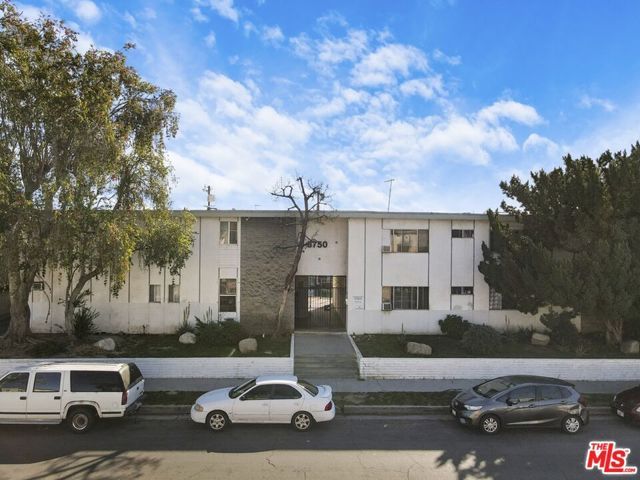 8750 Owensmouth Avenue, Canoga Park (los Angeles), CA 91304