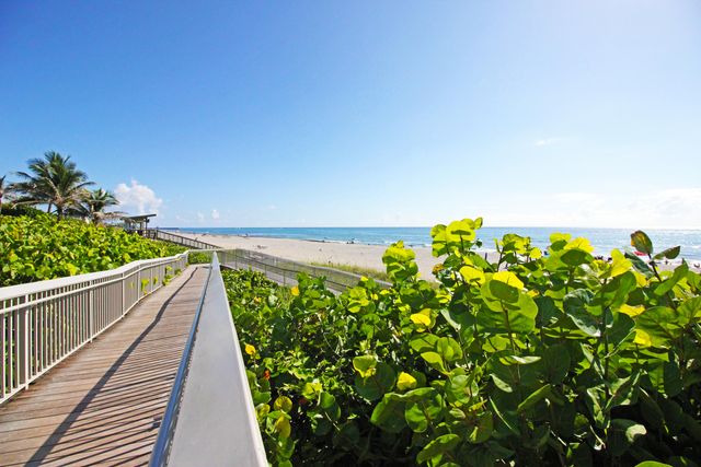 106 Periwinkle Drive, Hypoluxo, FL 33462