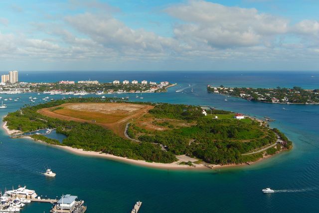 106 Periwinkle Drive, Hypoluxo, FL 33462