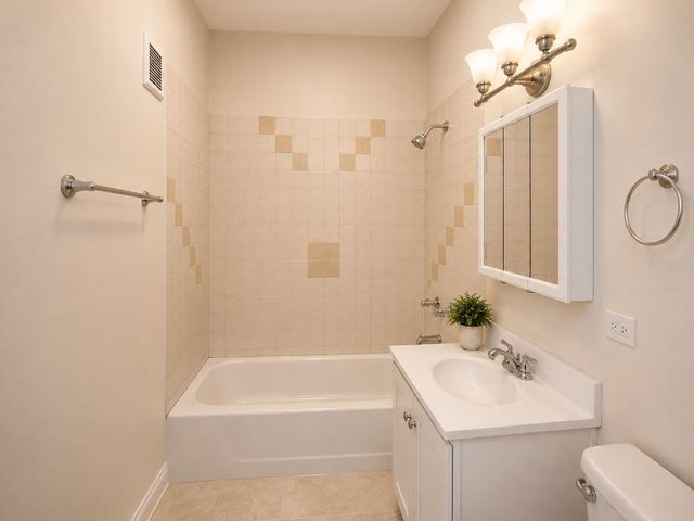 3221 W Division Street 3S, Chicago, IL 60651