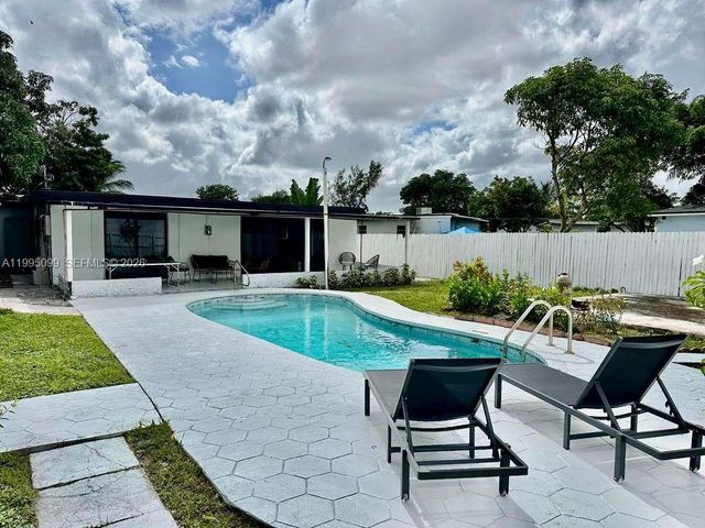 415 NW 133rd St, North Miami, FL 33168