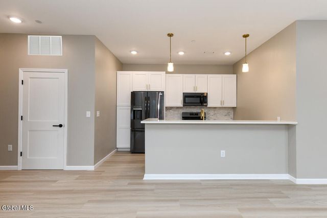 1859 Western Avenue 201, Guilderland, NY 12203