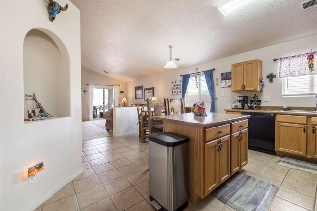 2700 Violeta Circle SE, Rio Rancho, NM 87124