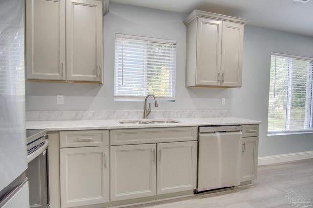 114 Altamont Rd, Pensacola, FL 32503