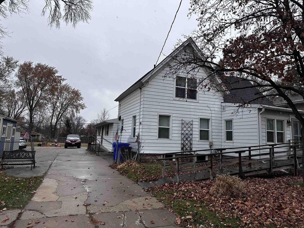 218 E CALUMET STREET, Appleton, WI 54915