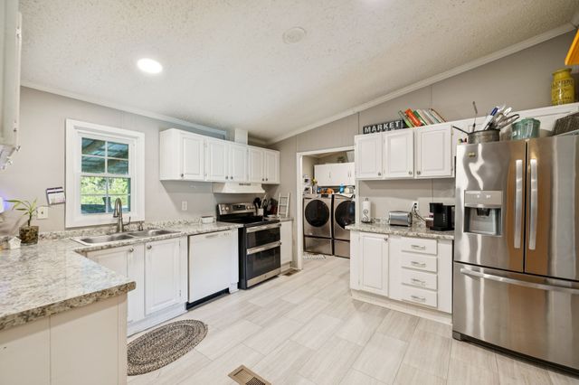 1740 Hazelwood Dr, Ashland City, TN 37015