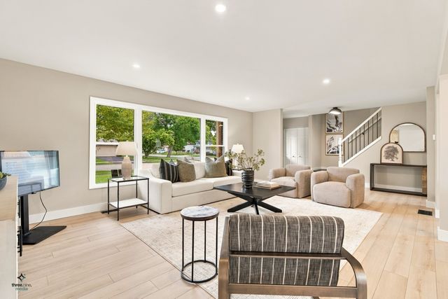 2703 N Ridge Avenue, Arlington Heights, IL 60004