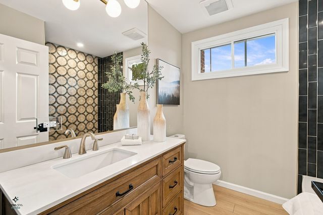 2703 N Ridge Avenue, Arlington Heights, IL 60004