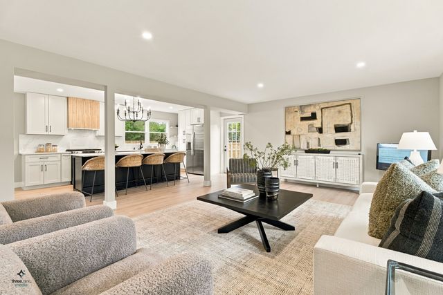 2703 N Ridge Avenue, Arlington Heights, IL 60004