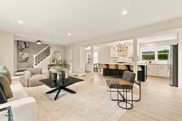 2703 N Ridge Avenue, Arlington Heights, IL 60004