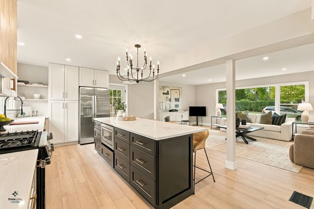2703 N Ridge Avenue, Arlington Heights, IL 60004