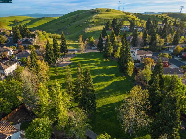 415 Skycrest Dr, Danville, CA 94506