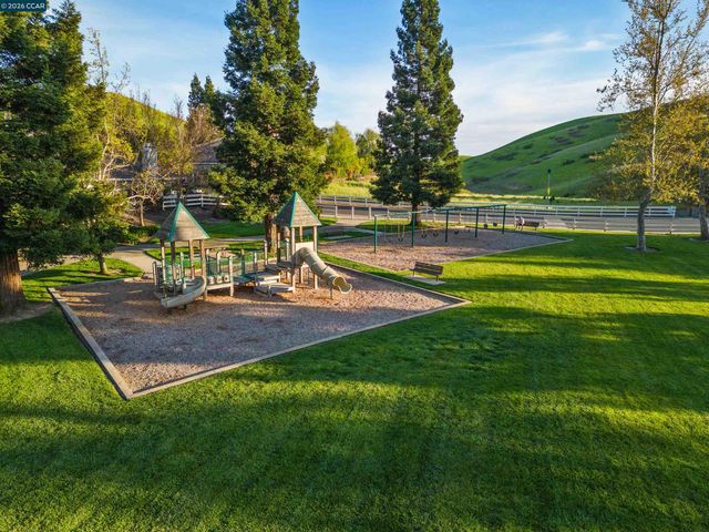 415 Skycrest Dr, Danville, CA 94506