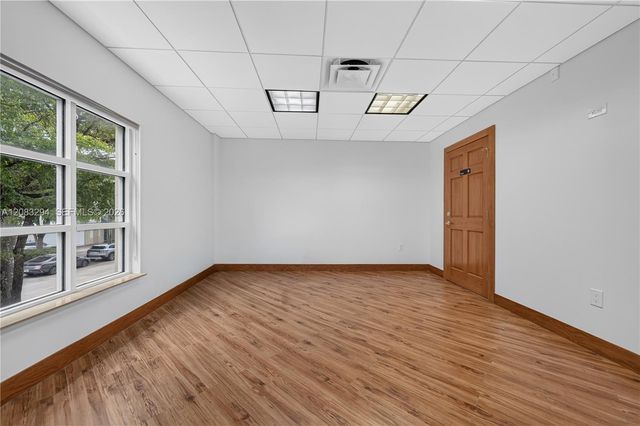 3042 NW 82nd Avenue, Doral, FL 33122