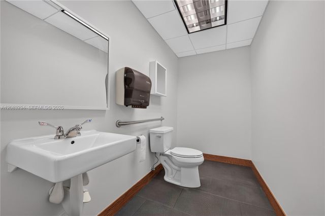 3042 NW 82nd Avenue, Doral, FL 33122