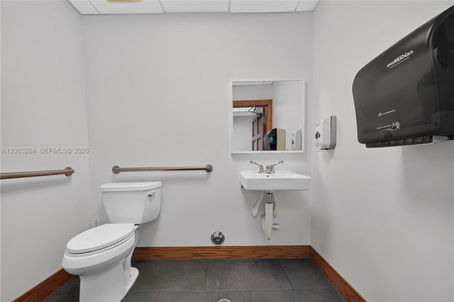 3042 NW 82nd Avenue, Doral, FL 33122