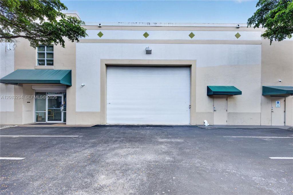 3042 NW 82nd Avenue, Doral, FL 33122