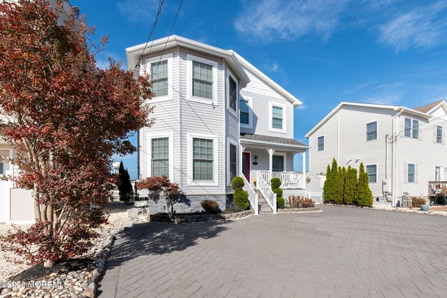 24 Dorothy Drive, Manahawkin, NJ 08050